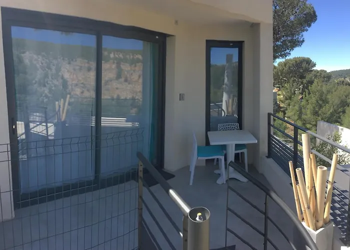 Cassis Lodges